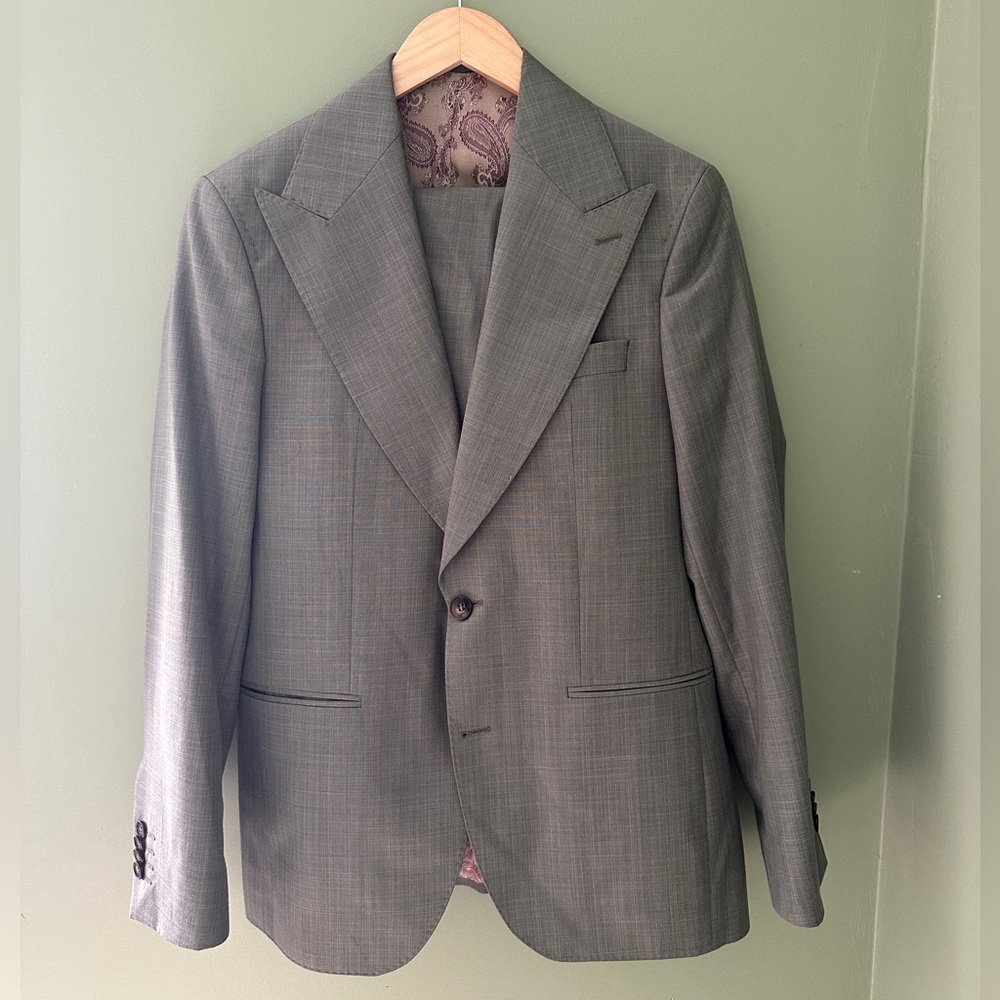Custom Green Three-Piece Suit | Peak Lapels, Vest | 38R | Suitsupply Style